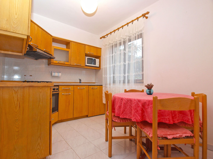 Others 4, Apartment 1210, Medulin