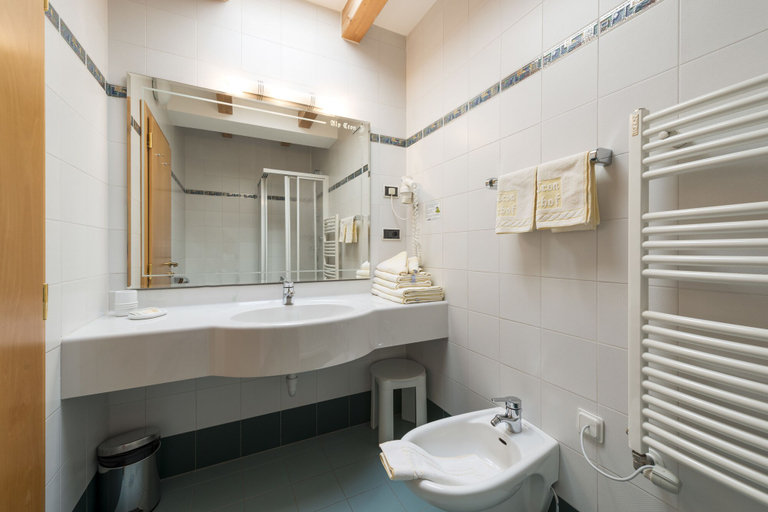 Bathroom 5, Moar's Hotel, Bolzano