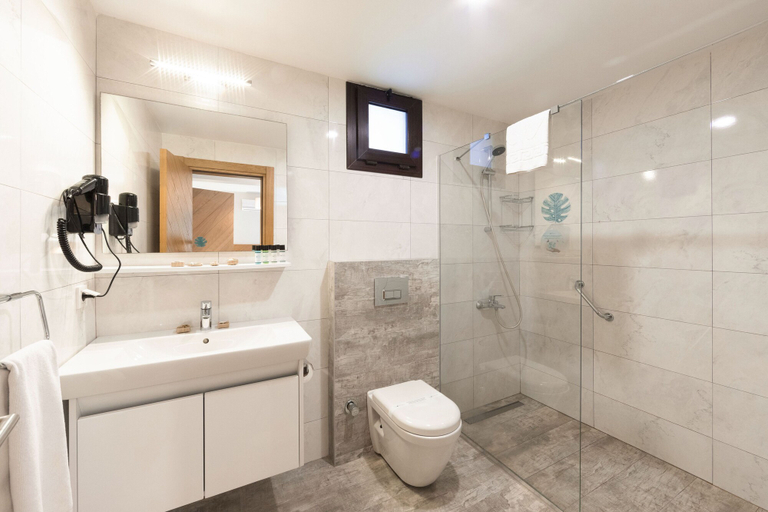 Bathroom, Dorman Suites Hotel, Bodrum