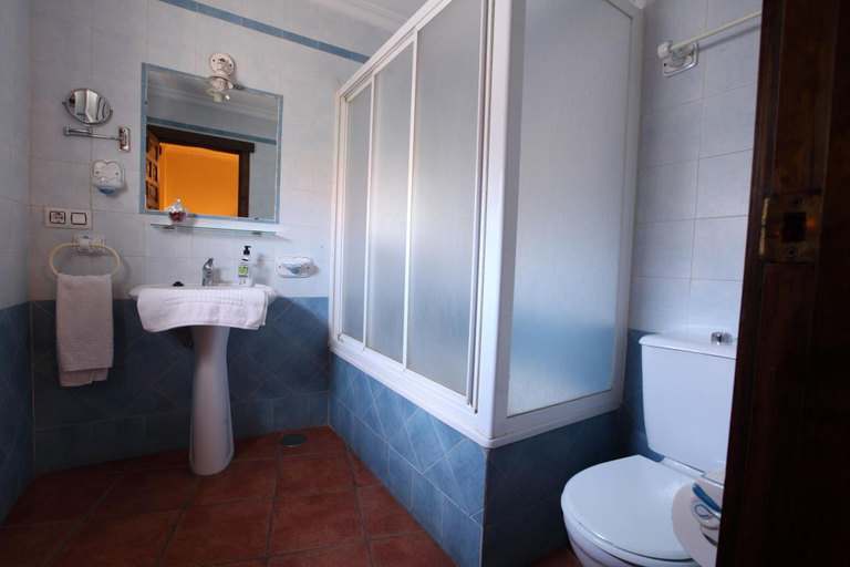 Bathroom 5, Hostal Rocío, Sevilla