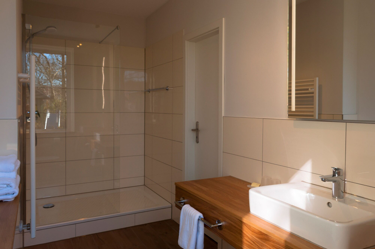 Bathroom 3, Lindenhof Hotel Garni, Ostholstein