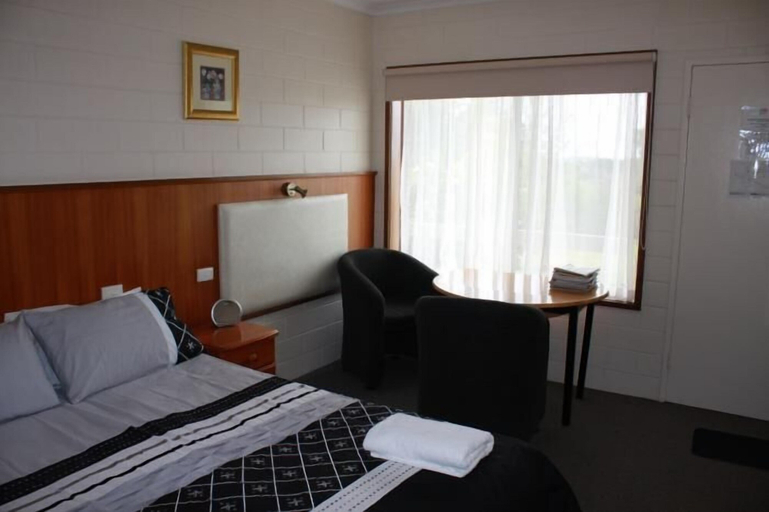 Bedroom 1, Opal Motel Leongatha, South Gippsland - Central
