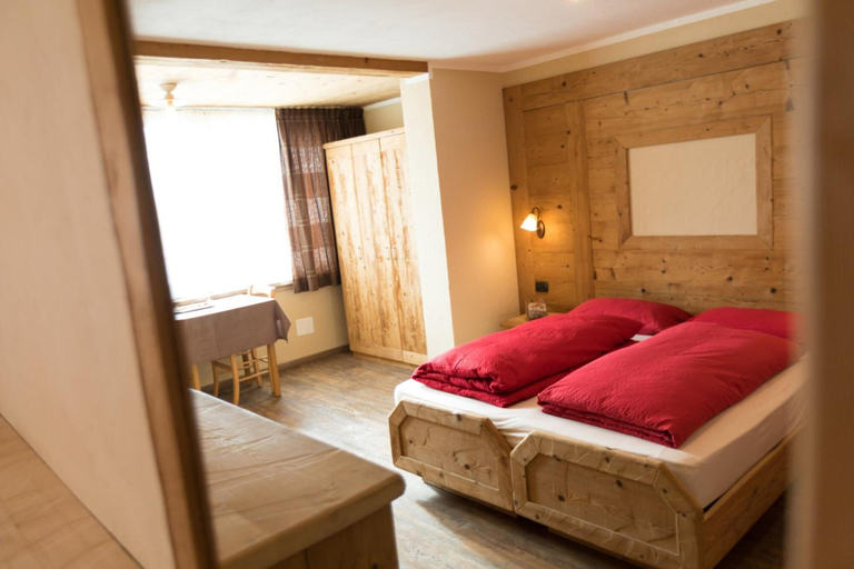 Bedroom 4, Hotel Champagne, Sondrio