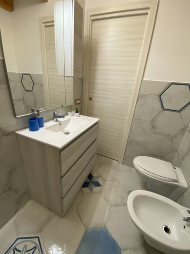 Bathroom 5, Casa Marisol, Napoli