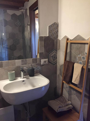 Bathroom 5, B&B Al Cardinale, Viterbo