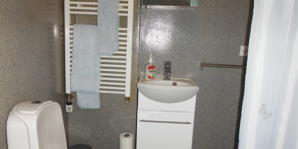 Bathroom 3, Three Sisters Studio Apartments, Reykjavík