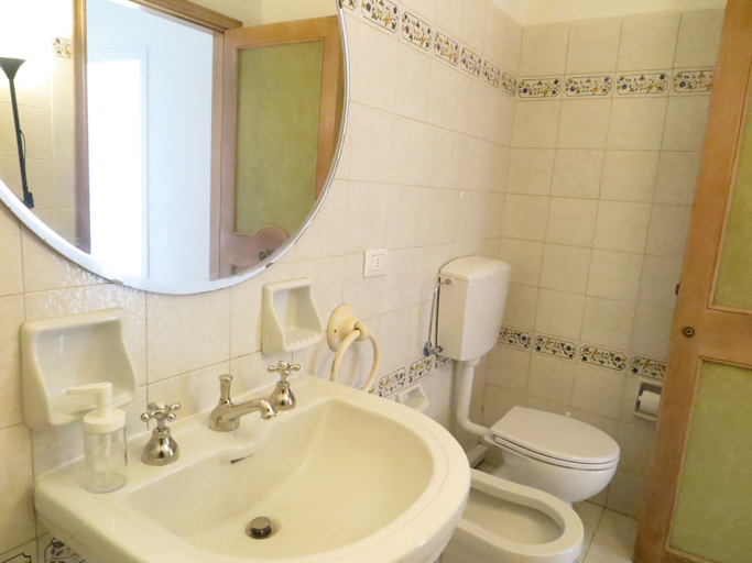 Bathroom 5, Wine Apartments Florence Merlot, Florence