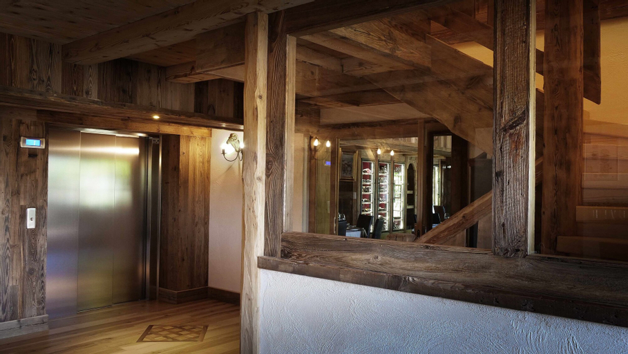 Public Area 4, Le Tillau, Doubs