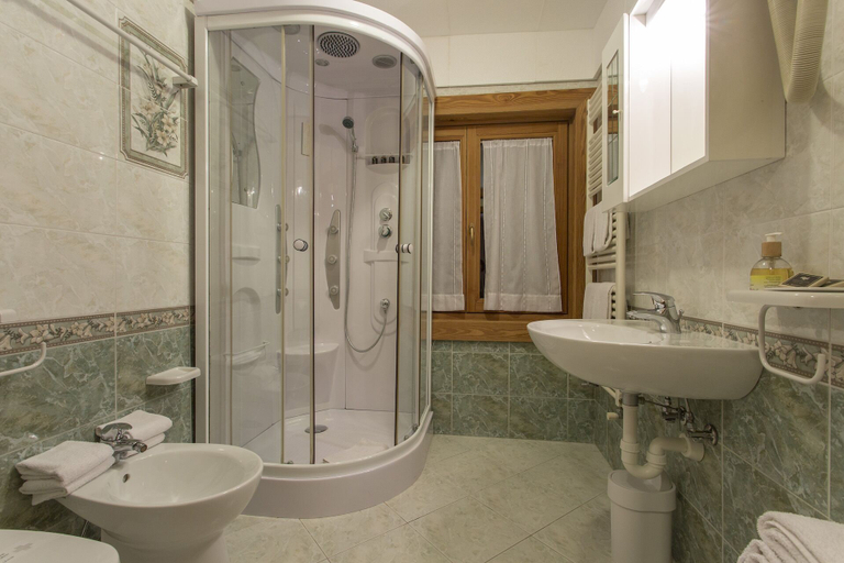 Bathroom 4, Apartments Suites LAC BLEU, Aosta
