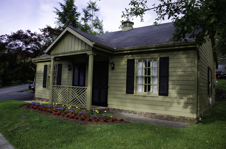 Exterior & Views 2, Hillwinds Inn, Watauga