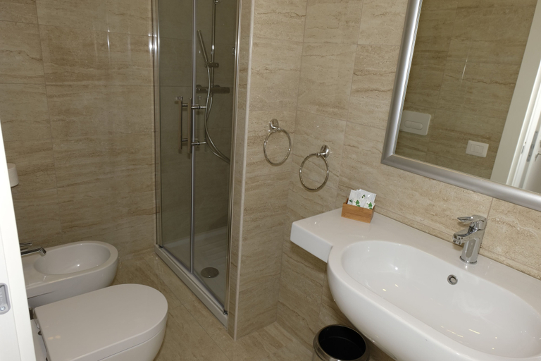 Bathroom 5, Museum Guest House, Rome