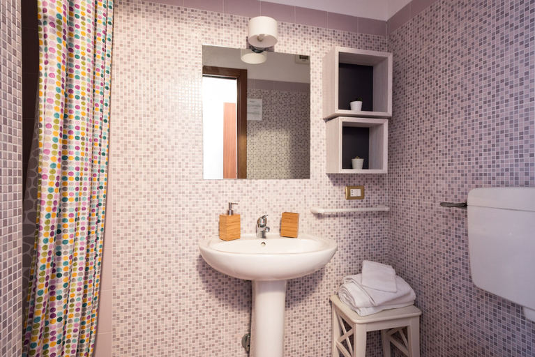 Bathroom 4, Cabrera House, Ragusa