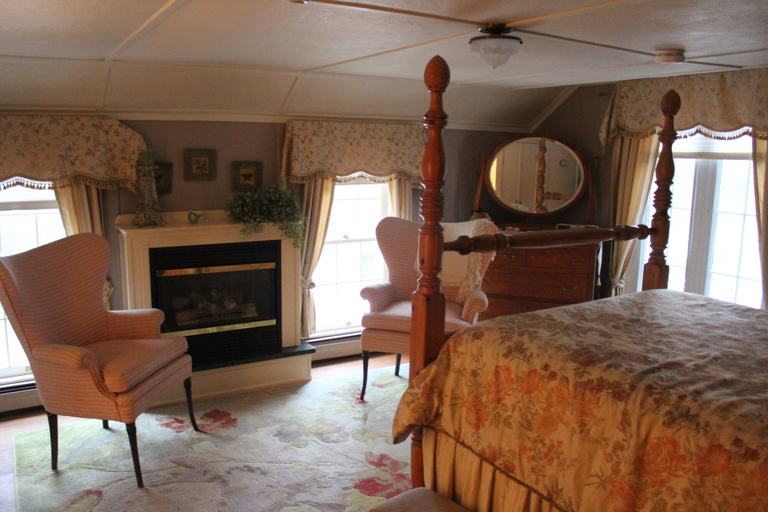 Bedroom 2, Fox Creek Inn LLC, Rutland
