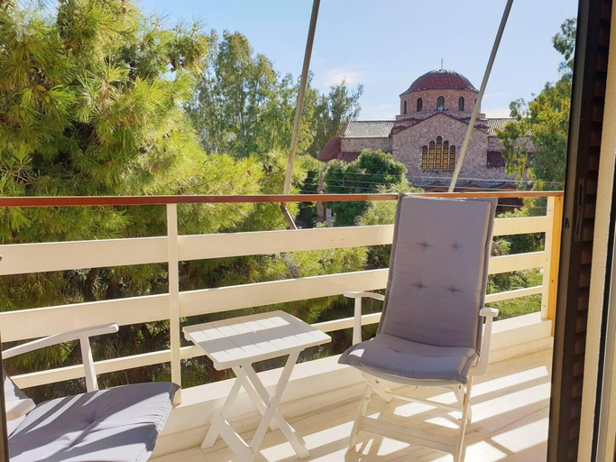 Others 4, Rooftop Studio Apt - 5 Min Walk to Holargos Metro, Attica
