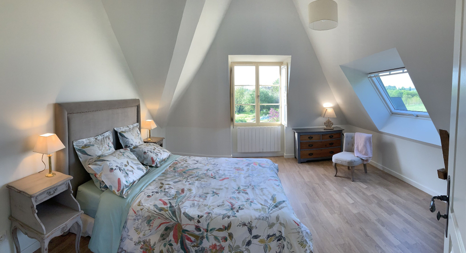 Bedroom 4, Le Plessis aux Oiseaux, Mayenne