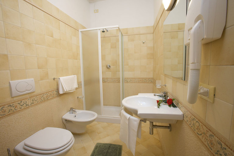Bathroom 5, Da Angelo, Perugia