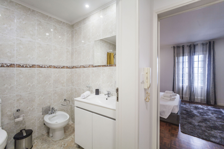 Bathroom, Atlantic City - Marina, Ponta Delgada