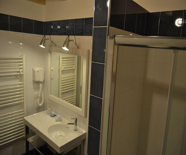 Bathroom 5, B&B Re Umberto, Messina