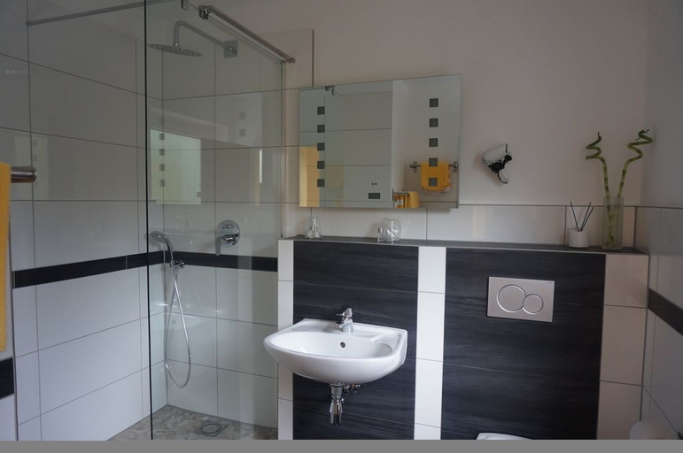 Bathroom 5, Hotel Diana, Ostholstein