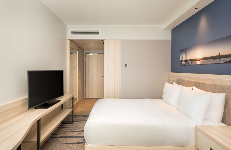 Bedroom 4, Hampton by Hilton Kiel City Centre, Kiel