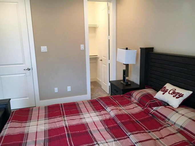 Bedroom 3, Modern Energy Corridor Corporate Housing, Houston