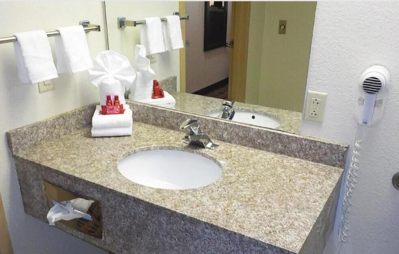Bathroom 4, Wingate by Wyndham Somerset, Somerset