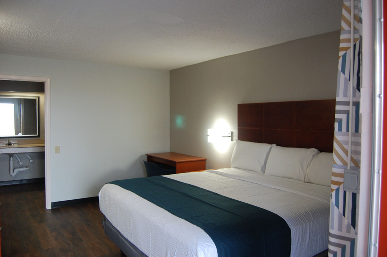 Bedroom 3, Motel 6 Tupelo, MS - Downtown, Lee