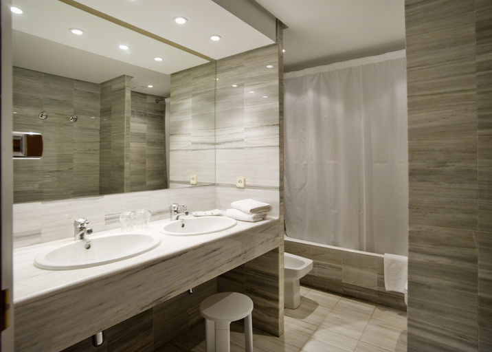 Bathroom 4, Bon Retorn, Girona