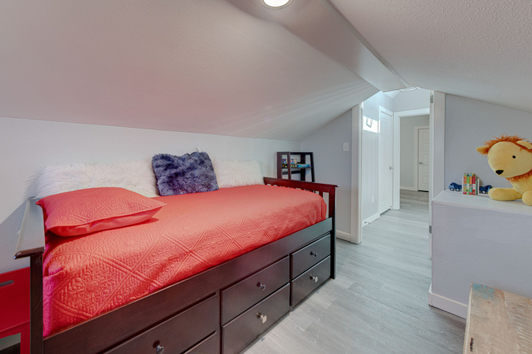 Bedroom 3, S. S. Minnow, Nueces