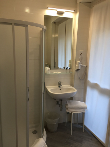 Bathroom 3, Hotel Excelsior, Pavia