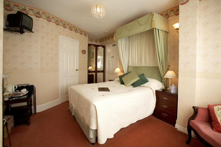 Bedroom 2, Moonraker House, Warwickshire