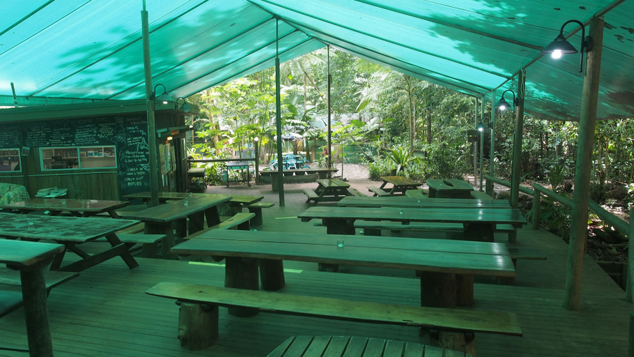 Food & Drinks 5, Daintree Crocodylus, Douglas