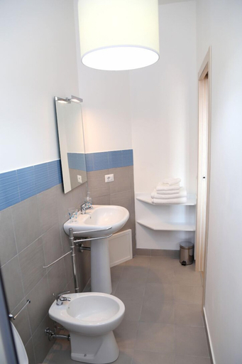 Bathroom 5, Blu Bed & Breakfast, Sassari