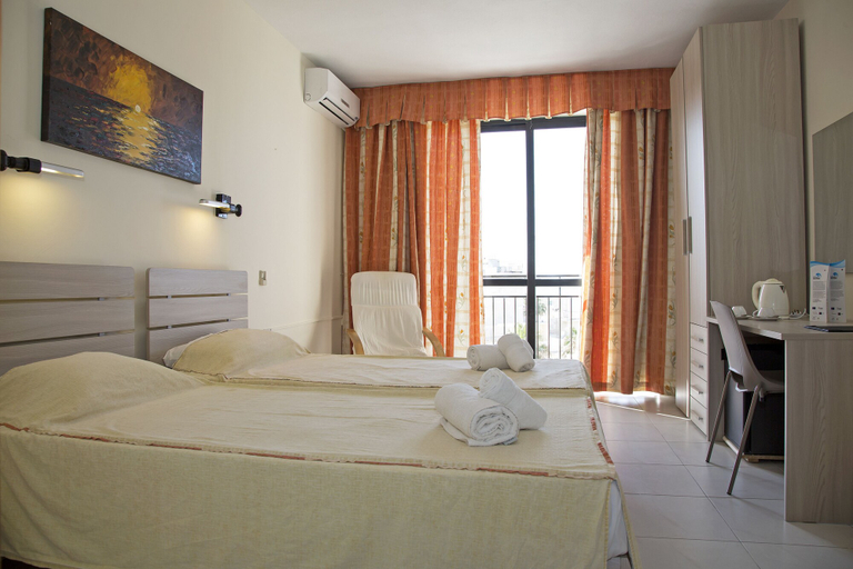Bedroom 4, Relax Inn Hotel, Saint Paul's Bay