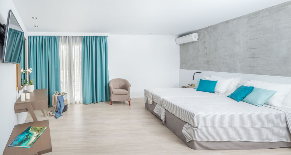 Bedroom 3, Bitzaro Palace Hotel - All inclusive, Ionian Islands