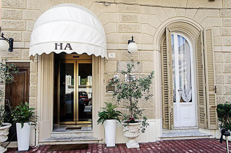 Exterior & Views 2, Hotel Arcangelo, Lucca