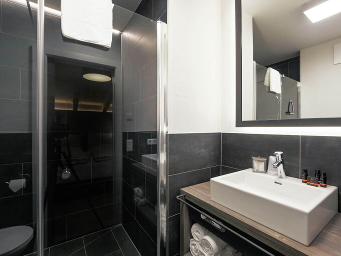 Bathroom 5, Stately Apartment on a Hotel in Kaprun With Sauna & Hot Tub, Zell am See