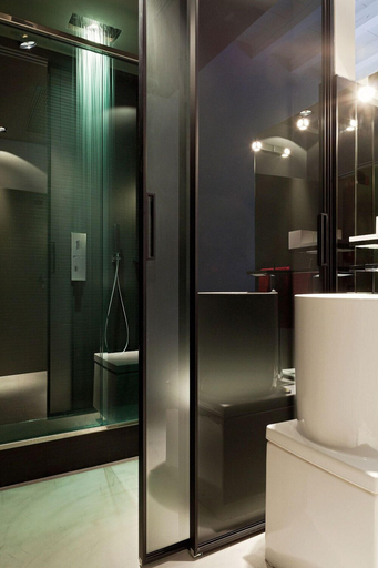 Bathroom 4, Casa de' Coronari, Rome