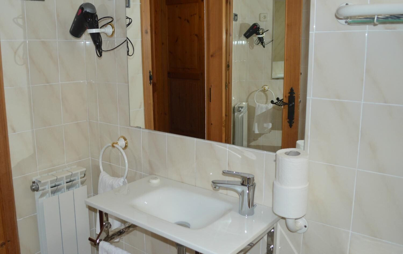 Bathroom 3, Pension Panticosa, Huesca