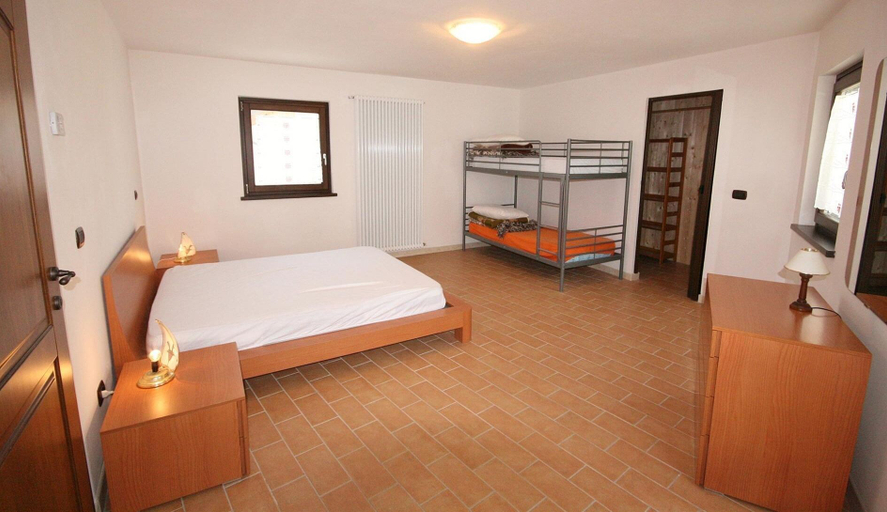 Bedroom 3, Villa Roberto, Belluno