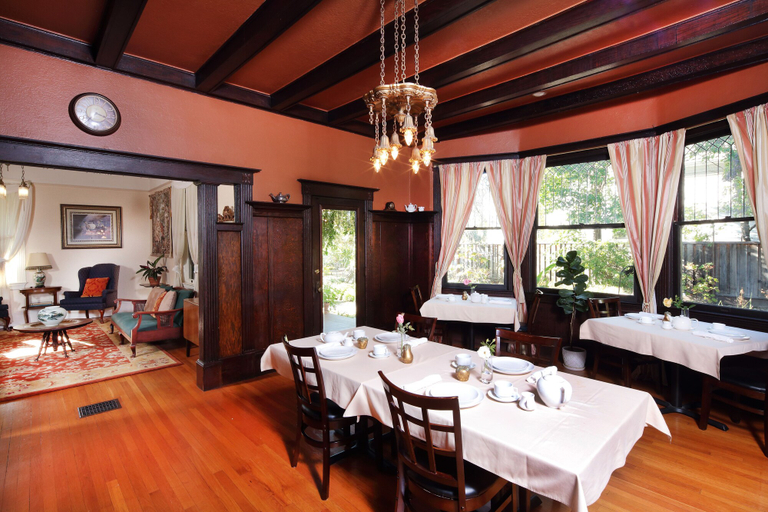 Food & Drinks 4, Pinschower Inn, Sonoma
