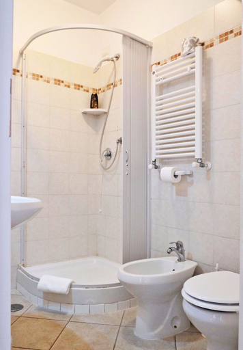 Bathroom 5, Re Monti Guesthouse, Rome