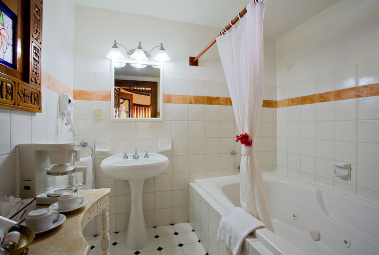 Bathroom 4, The lodge At Chichen Itza, Kaua