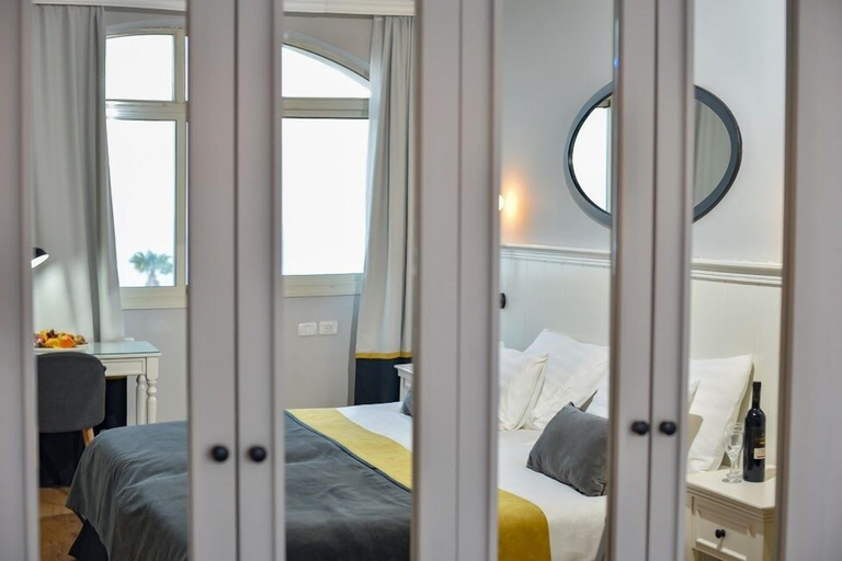 Bedroom 4, Royal Plaza Hotel