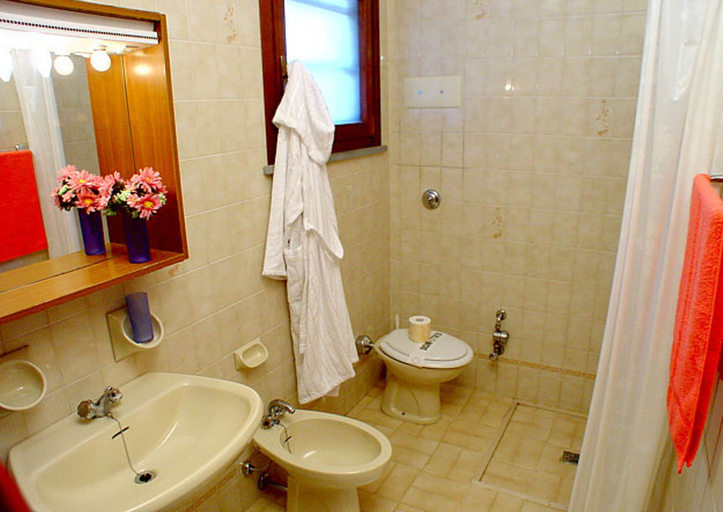 Bathroom, Flat in Lignano Pineta, Udine