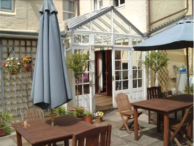 Others 1, Westgate Hotel, Oxfordshire