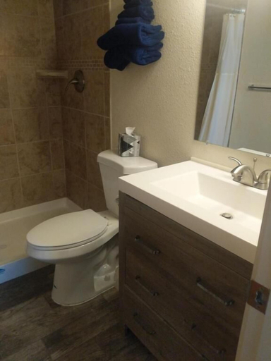 Bathroom 5, Little Daisy Motel, Yavapai