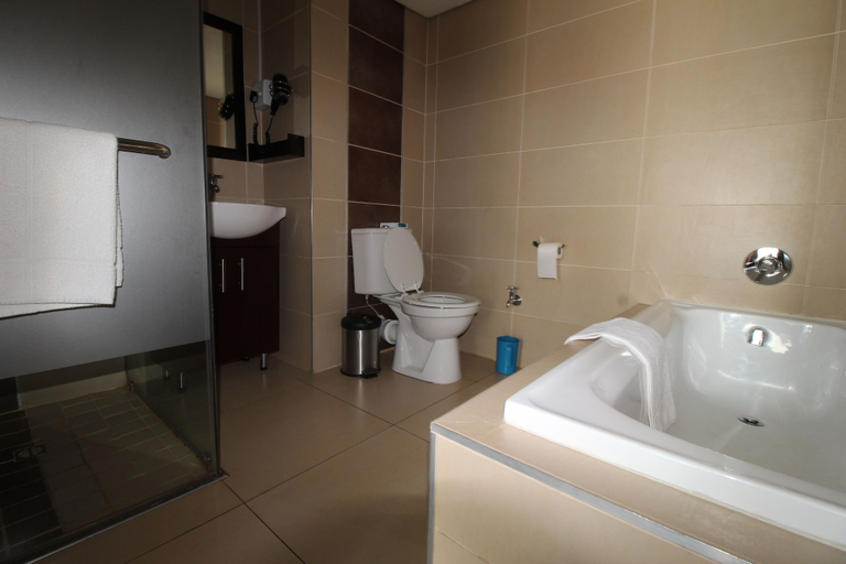 Bathroom 5, Alcazaba Lodges, City of Johannesburg