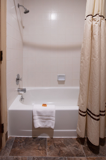 Bathroom 4, Riverside Inn, Josephine