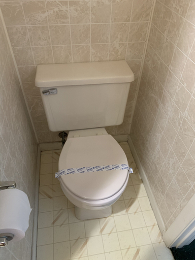 Bathroom 3, Boone Trail Inn, Bell